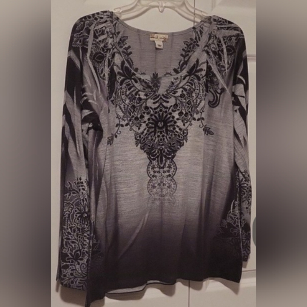World Unity long sleeve blouse with detailing on front size medium